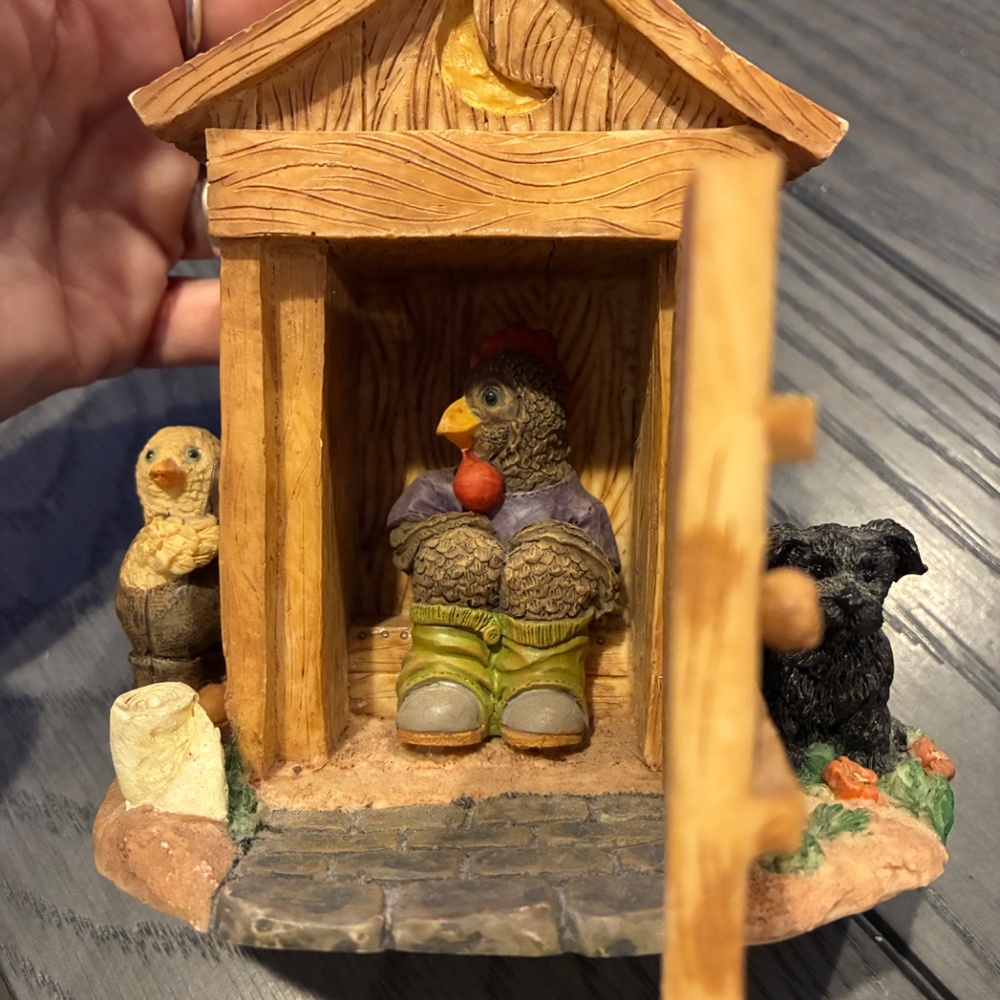 Vtg 90s YOUNG'S Resin Funny Humorous Outhouse Birds Dog Collectible Figure 5"